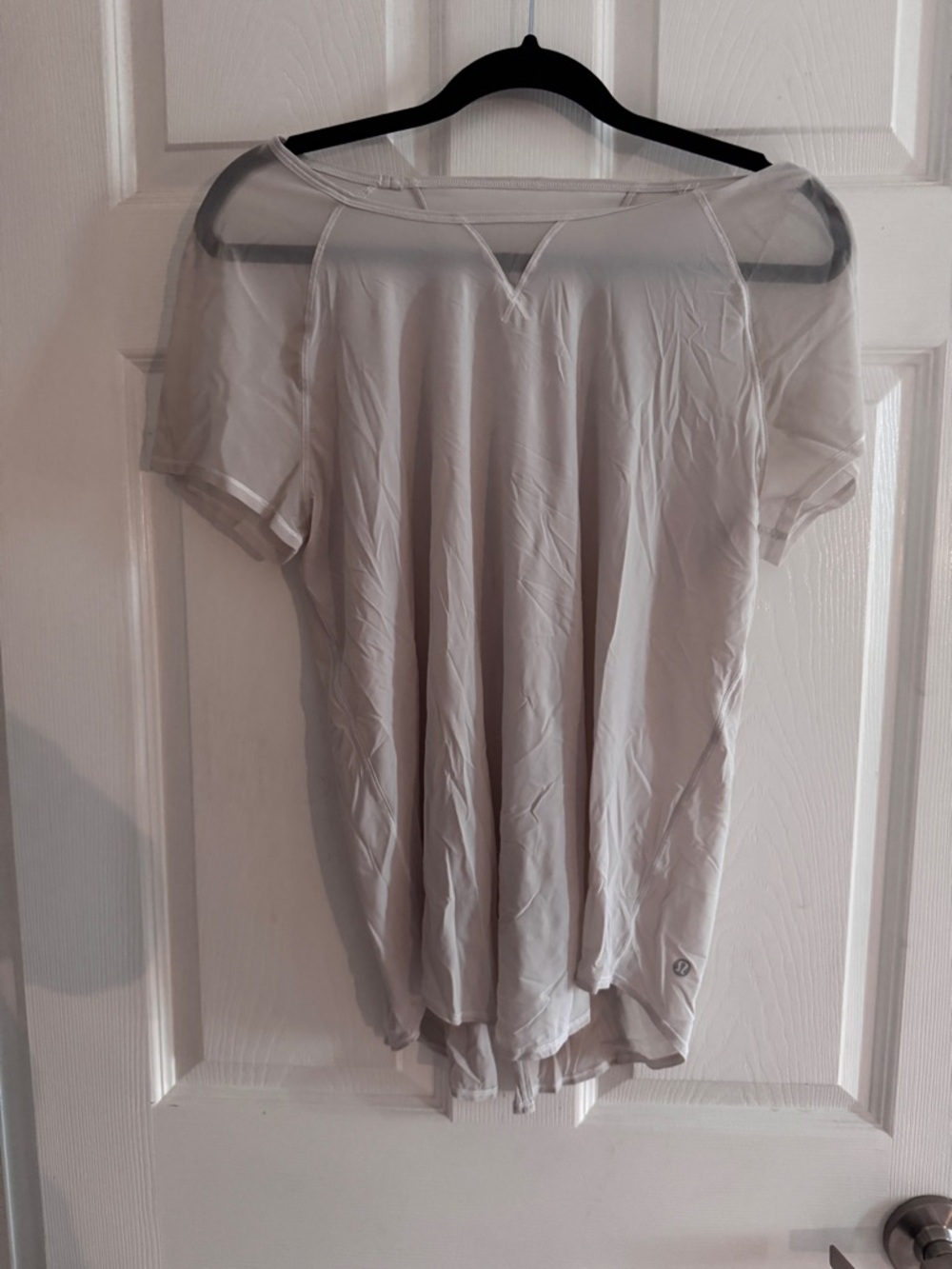 lululemon athletica Light Gray Short Sleeve Scoop Neck Tee